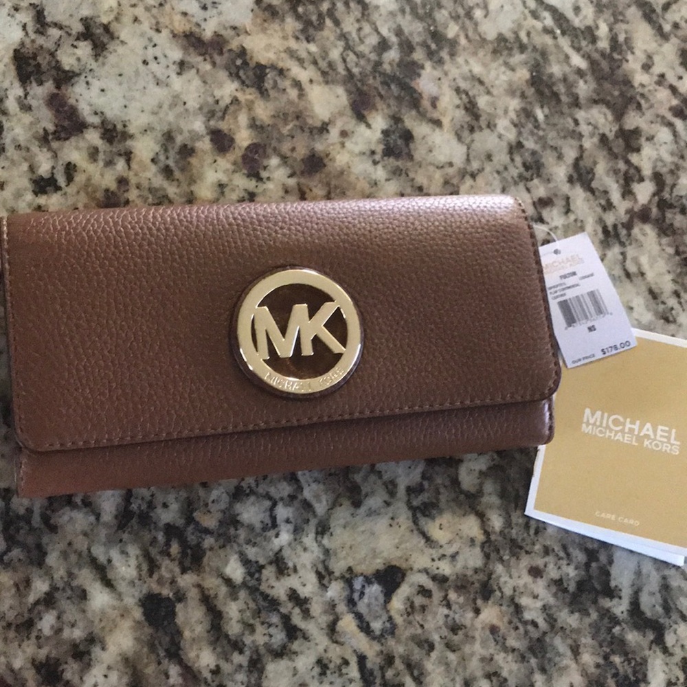 BNWT!! Michael Kors Fulton Leather Wallet